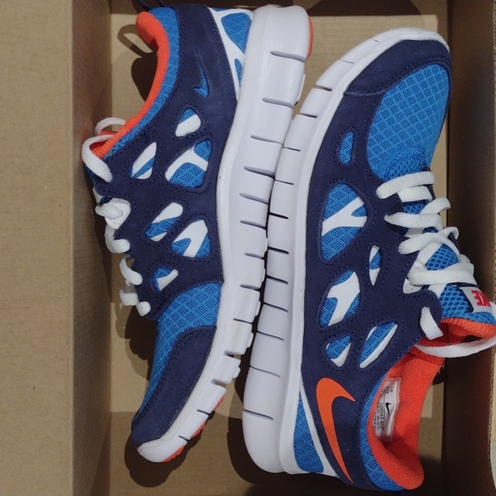 Nike Shoes - Picture 2 of 4